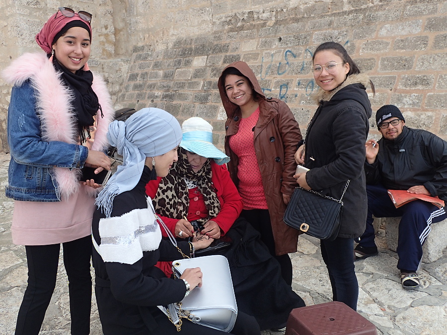 57 Lidi jsou v Tunisku přátelští a usměvaví