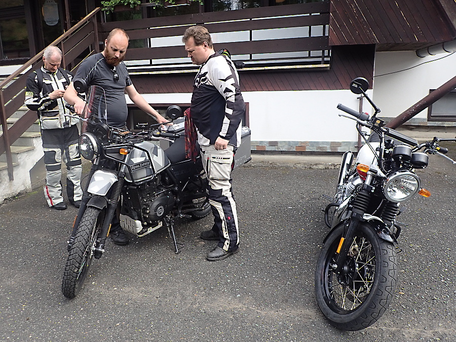 04 Po celou dobu se daly zkoušet motocykly Royal Enfield