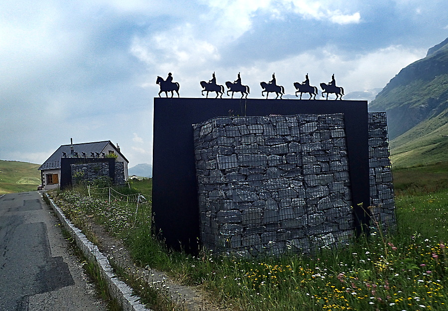 76 Přes průsmyk Mont Cenis, 2081 m, možná pochodoval Hannibal