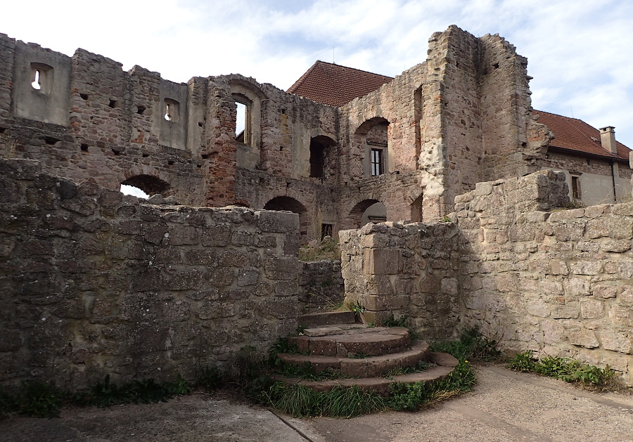 20 Stará a novější část hradu