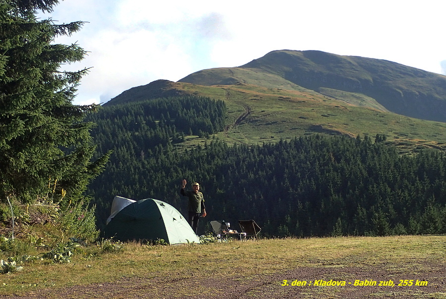 36 Noc u sjezdovky, 1 600 m n.v.