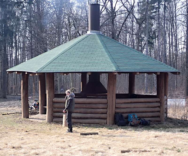 02 Nové krmítko pro turisty s krbem