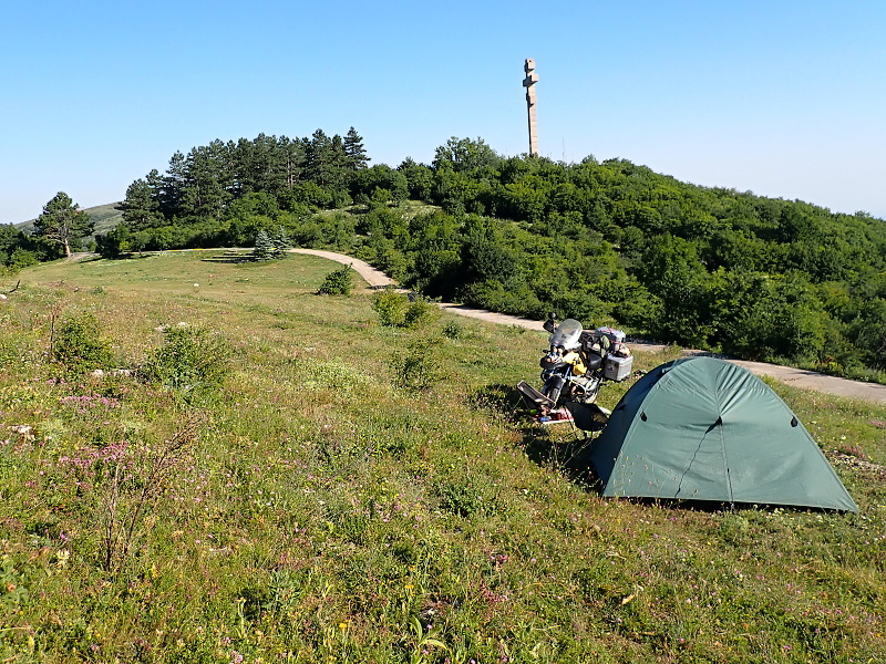 14 Spíme pod památníkem 1132 m n.v.