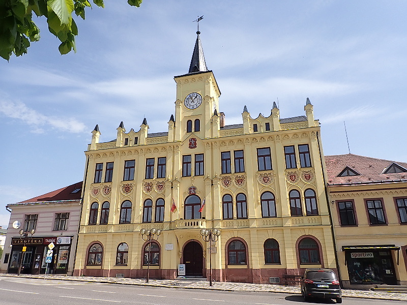 11 Radnice, Lomnice nad Popelkou