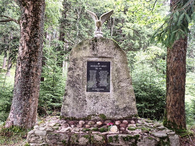 03 Jediné, co zbylo z vesnice Velký Bor, na hranici s Německem.