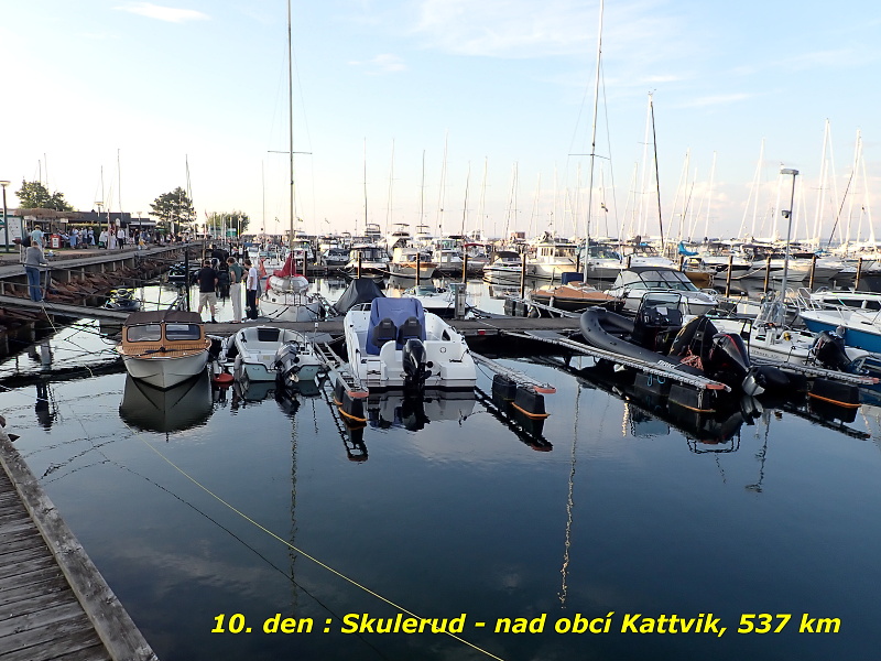 09 Nakonec spíme  na kopci nad obcí Kattvik.Ilustrační foto z Bastadu, pak byla tma.