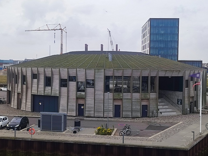 29 Esbjerg přístav, kde se dá na parkovišti spát.