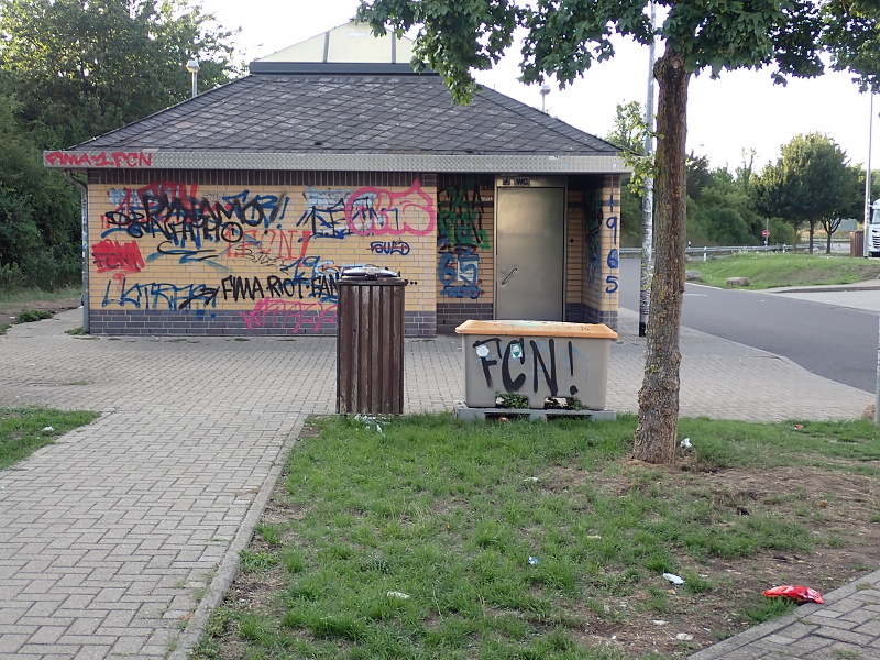 51 Tady vládne AFD, bývalí komunisti,kámoši našich opozičních stran