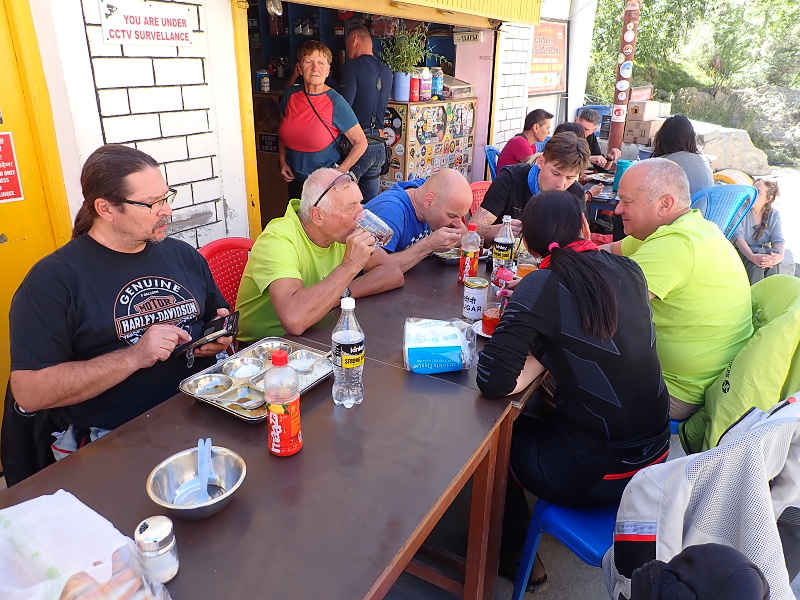21 Jediné místo na oběd, 112 km z Lehu.