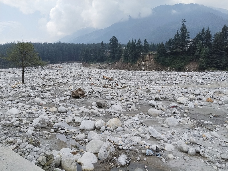 52 Řeka v Manali po ničivých záplavách.