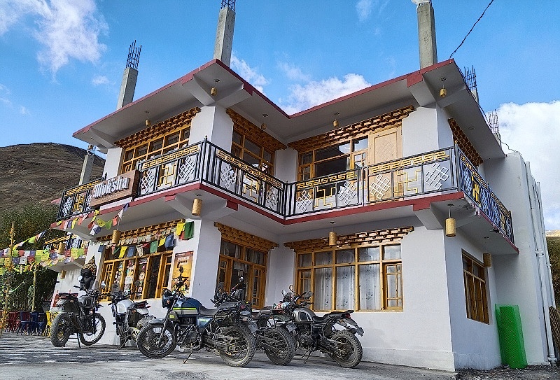 63 Konečně v cíli, 4 000 mterů vysoko, Losar, po 142 km