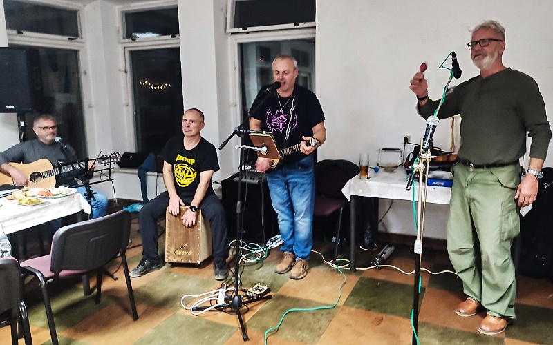 14 Majitelé sajd jsou často i muzikanti.