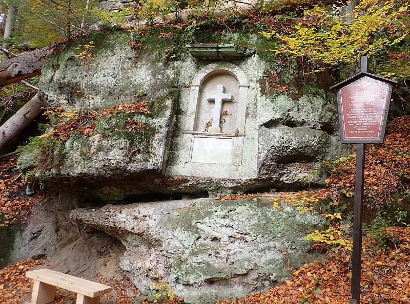 15 Mezná, sestup do Divoké soutěsky