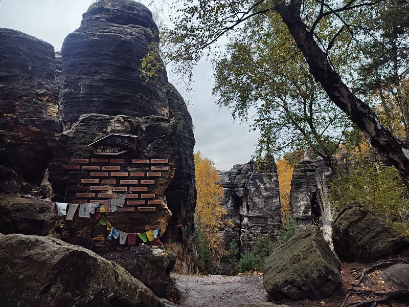 31 O kus dál - Nebeská říše a symbolický hřbitov horolezců.