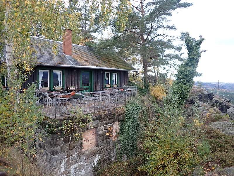 35 Strmý výstup k chatě Papstein, 451 m