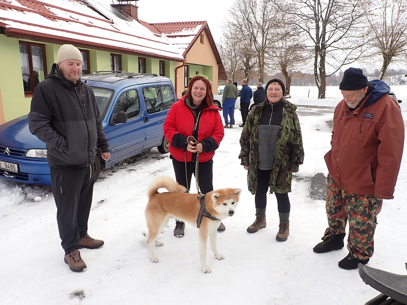 04 Kamarádi za námi přijeli Ladou Niva.