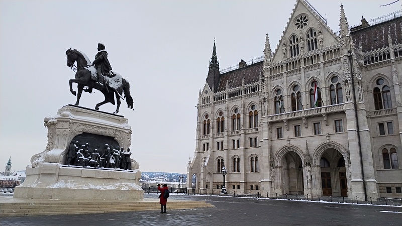 03 Poprvé u Parlamentní budovy