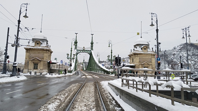 17 Řetězový  most z roku 1849 řetězový není.