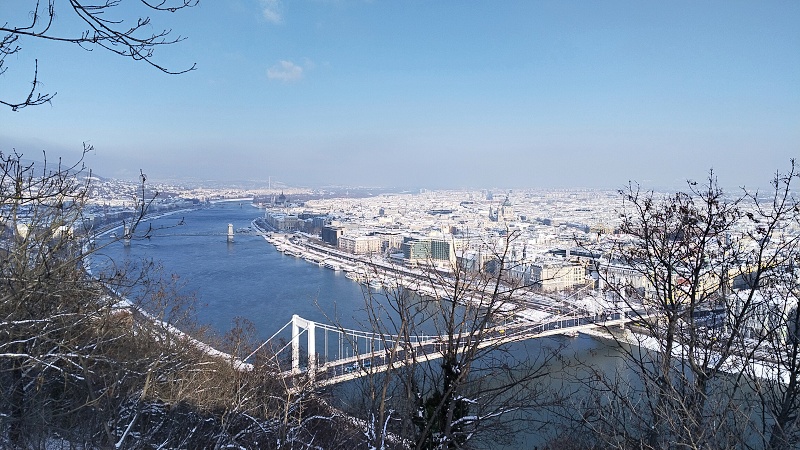 24 Nejhezčí pohled na Budapešť je od pevnosti.