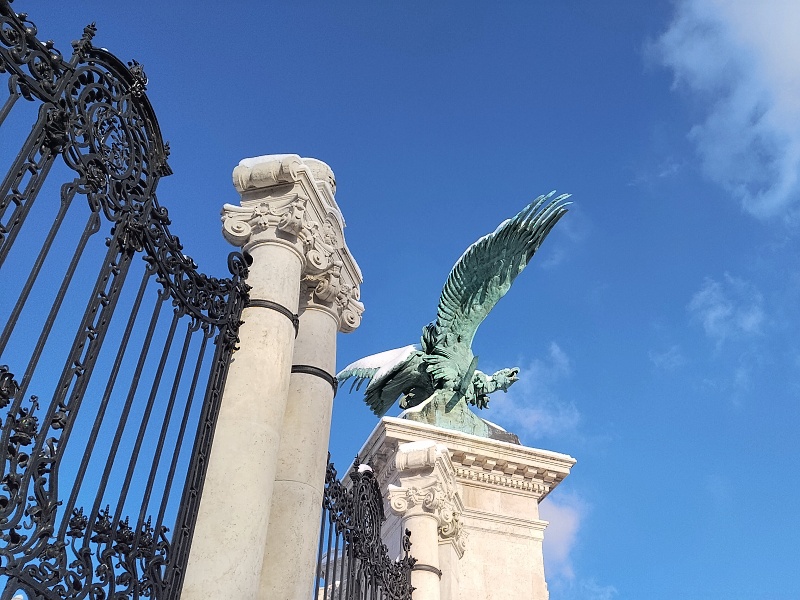 31 Pták je mytický turul, maďarský symbol.