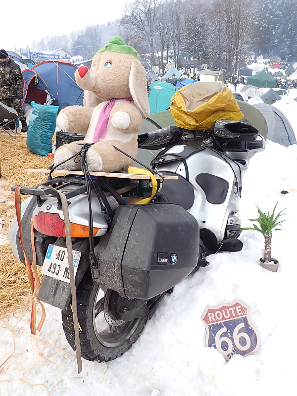 32 Francouzi, Britové. Nejvzdálenější byl Portugalec, jel sem 3 100 km.