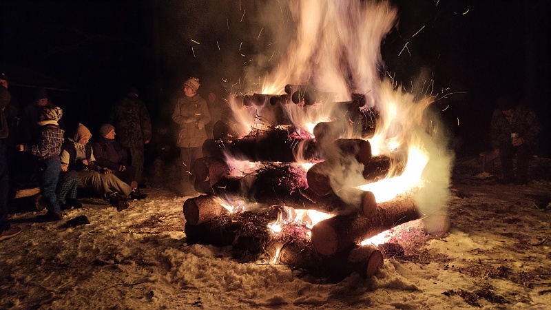 23 Oheň hoří, jak má.