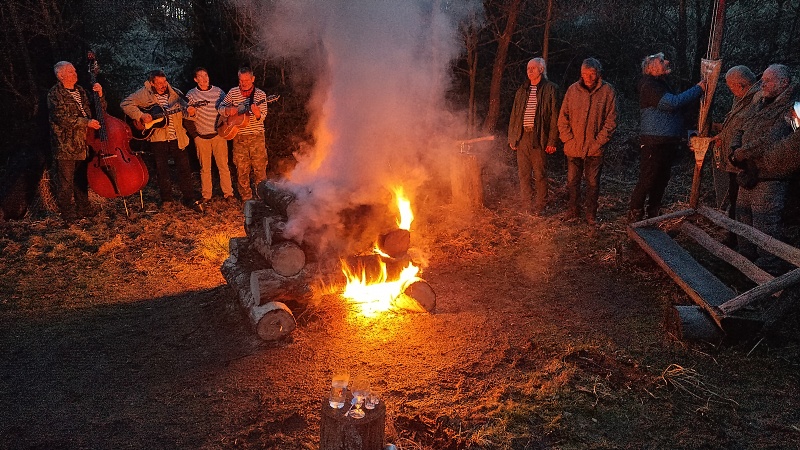 07 Vlajka vzhůru letí ...