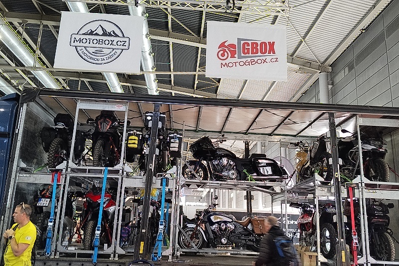 11 K 80. narozeninám dostanu odvoz motorky do Španělska zdarma.