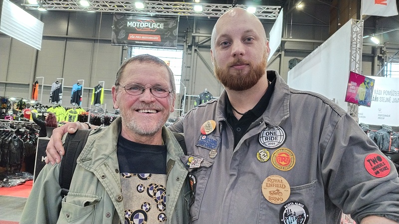 13 S Ondrou, hrdým zástupce Royal Enfieldů