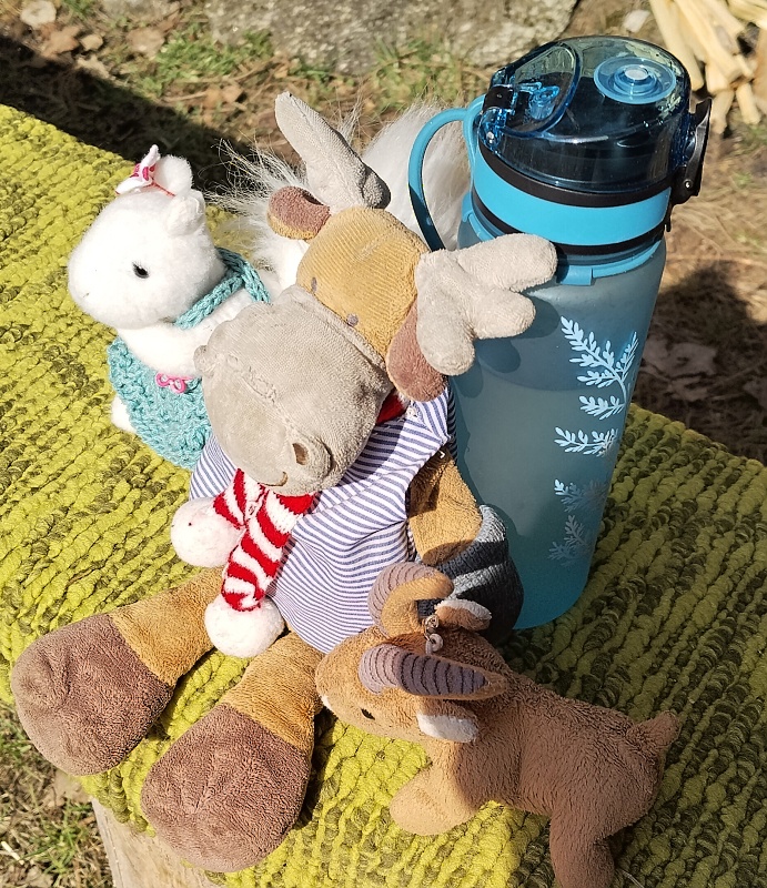 13 Olaf a Kozoroh mají novou kámošku, bílou veverku Veru