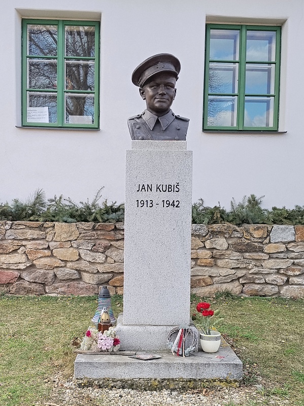 16 Nejslavnější rodák z Dolních Vilémovic