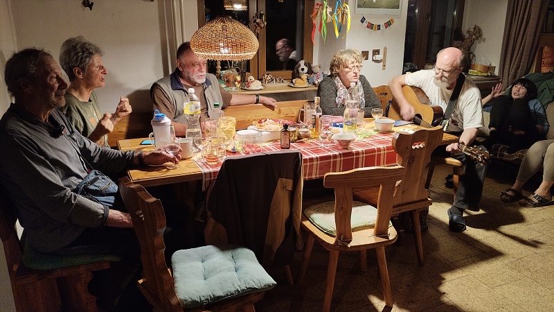 23 Povídáme, zpíváme ...