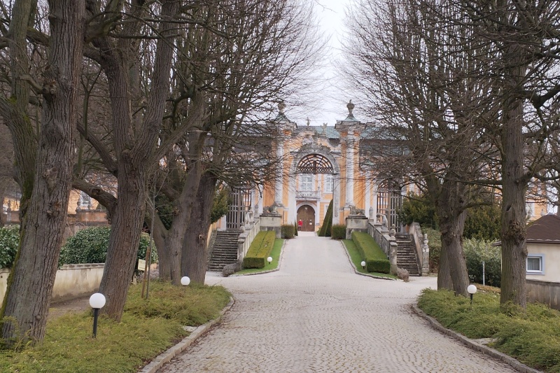 13 Nové Hrady, rokokový zámek