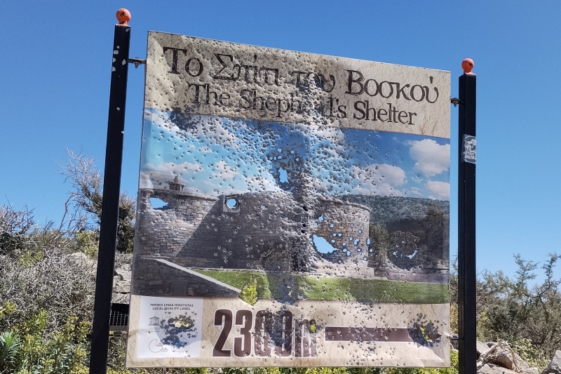 11 Krétský národní sport, střelba do znanček a ukazetelů