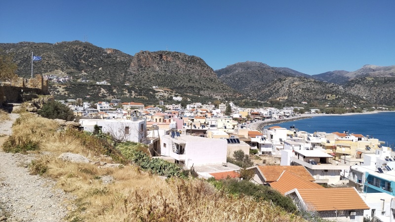 33 Paleochora je malá, ale pěkná i s hradem.