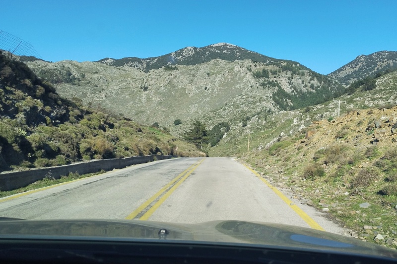 36 Přes krásné hory se vracíme na noc na sever.