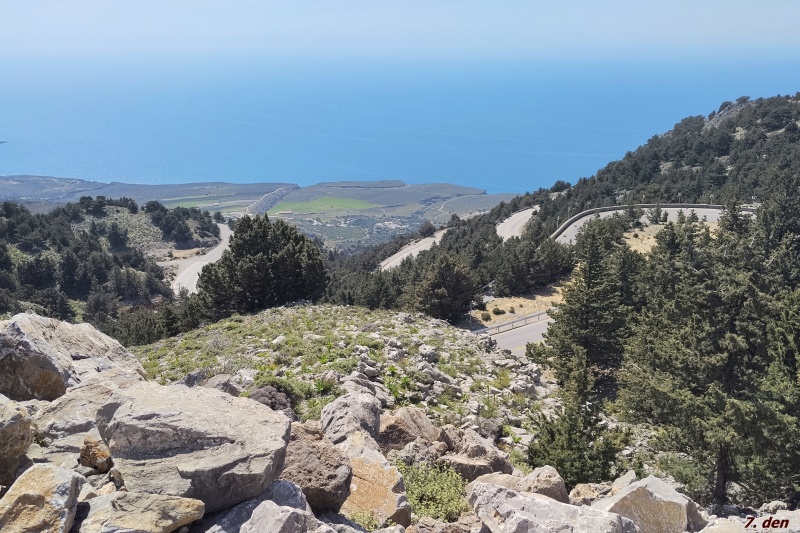 37b Jedeme horami nad soutěskou Imbros.