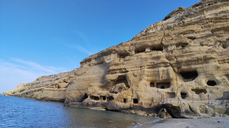 54 Katakomby ručně vytesali v neolitu, mnozí hippies tu bydleli.