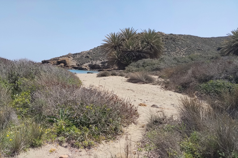 62 Pláž Itanos je bez lidí.