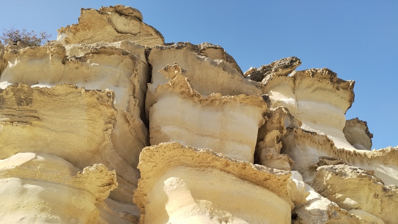 68 Úzasné skály Agioi Pantes na stejnojmenné soutěsce