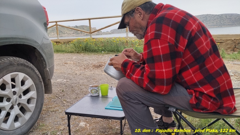 77 Před Plakou s výhledem na Kalidon