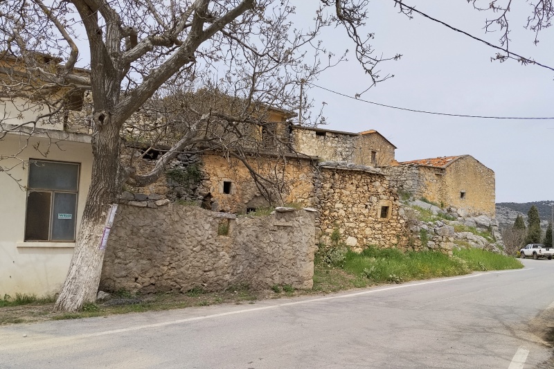 86 Jedna z vísek na cestě kolem náhorní plošiny