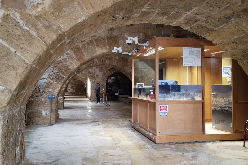 92 Poprvé tu mají slevu pro seniory.,