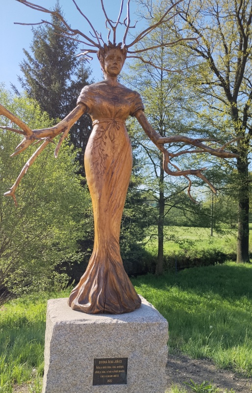 27 Stromová žena u řeky Jeřice