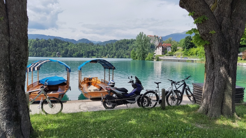 52 Jezero Bled plné lidí