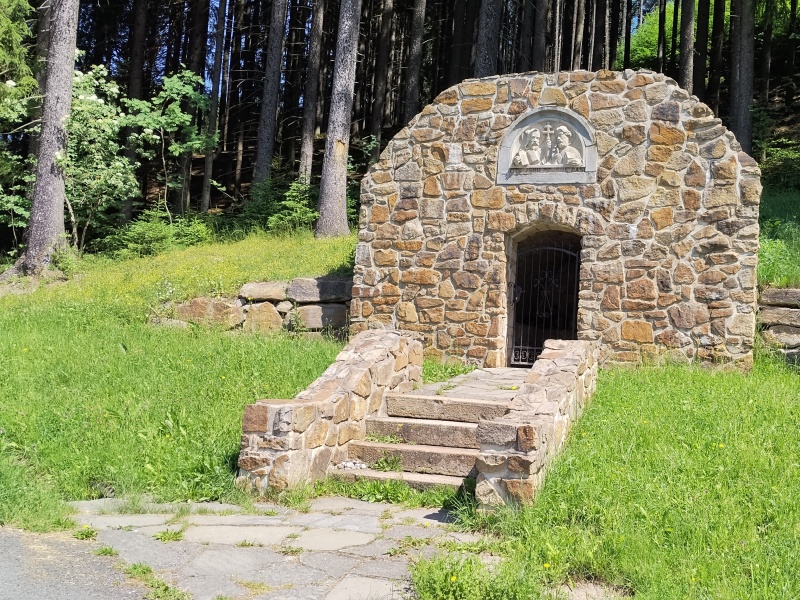 12 Bílá 2