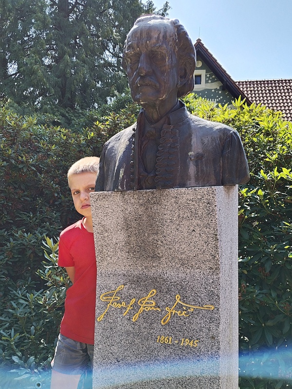 19 Josef Frič z úžasné rodiny postavil hvězdárnu.