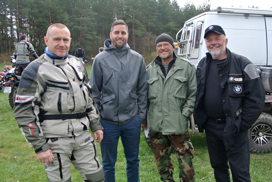 10 Ruda je hlavní organizátor,Vojta je překvapení,vpravo není Karel Loprais, ale Honza