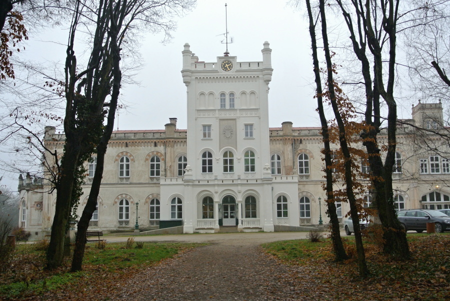 09 Jevišovice, Nový zámek z roku 1879